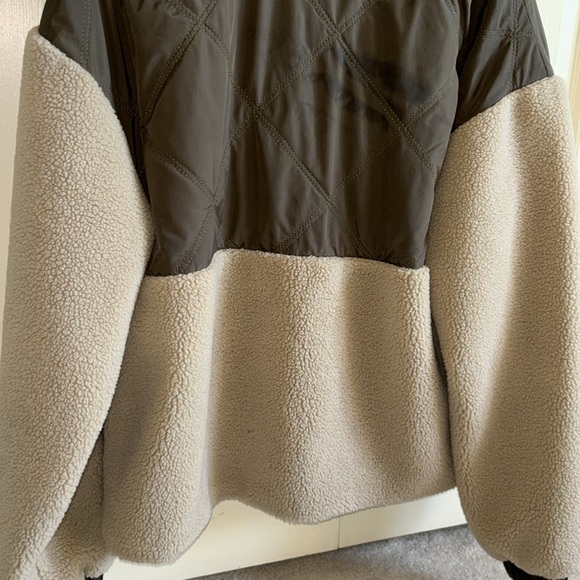 Sherpa/Teddy zip up green and cream jacket size Large - Picture 5 of 9